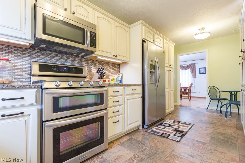 2460 Ridgewood Road Akron, OH 44313 - Photo 9 of 17