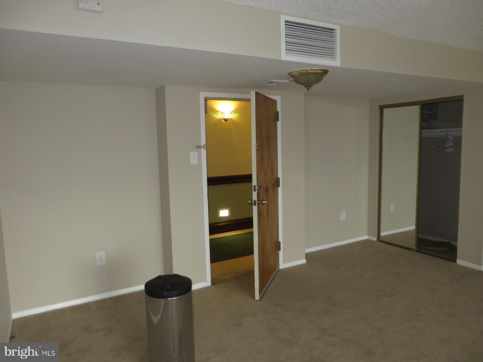 1515 South Arlington Ridge Road, Unit 703 Arlington, VA 22202 - Photo 2 of 28 Main entry
