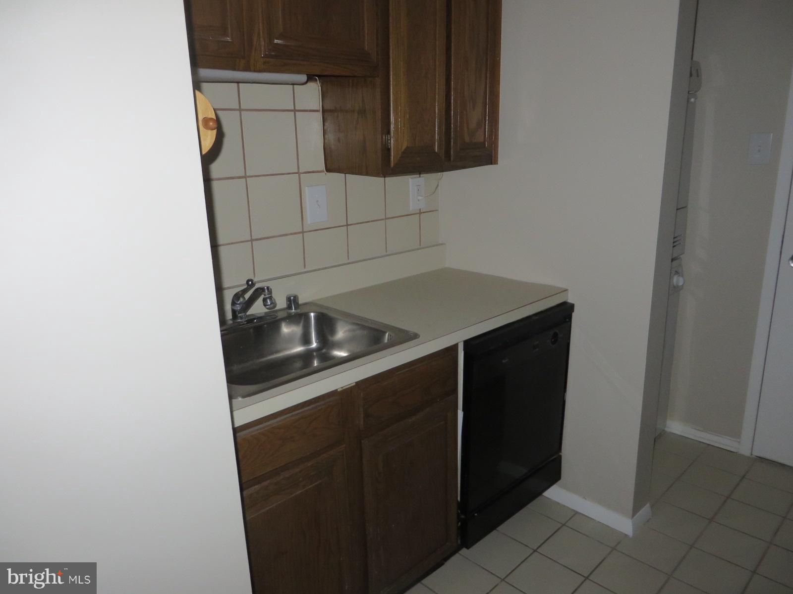 1515 South Arlington Ridge Road, Unit 703 Arlington, VA 22202 - Photo 23 of 28 Kitchen