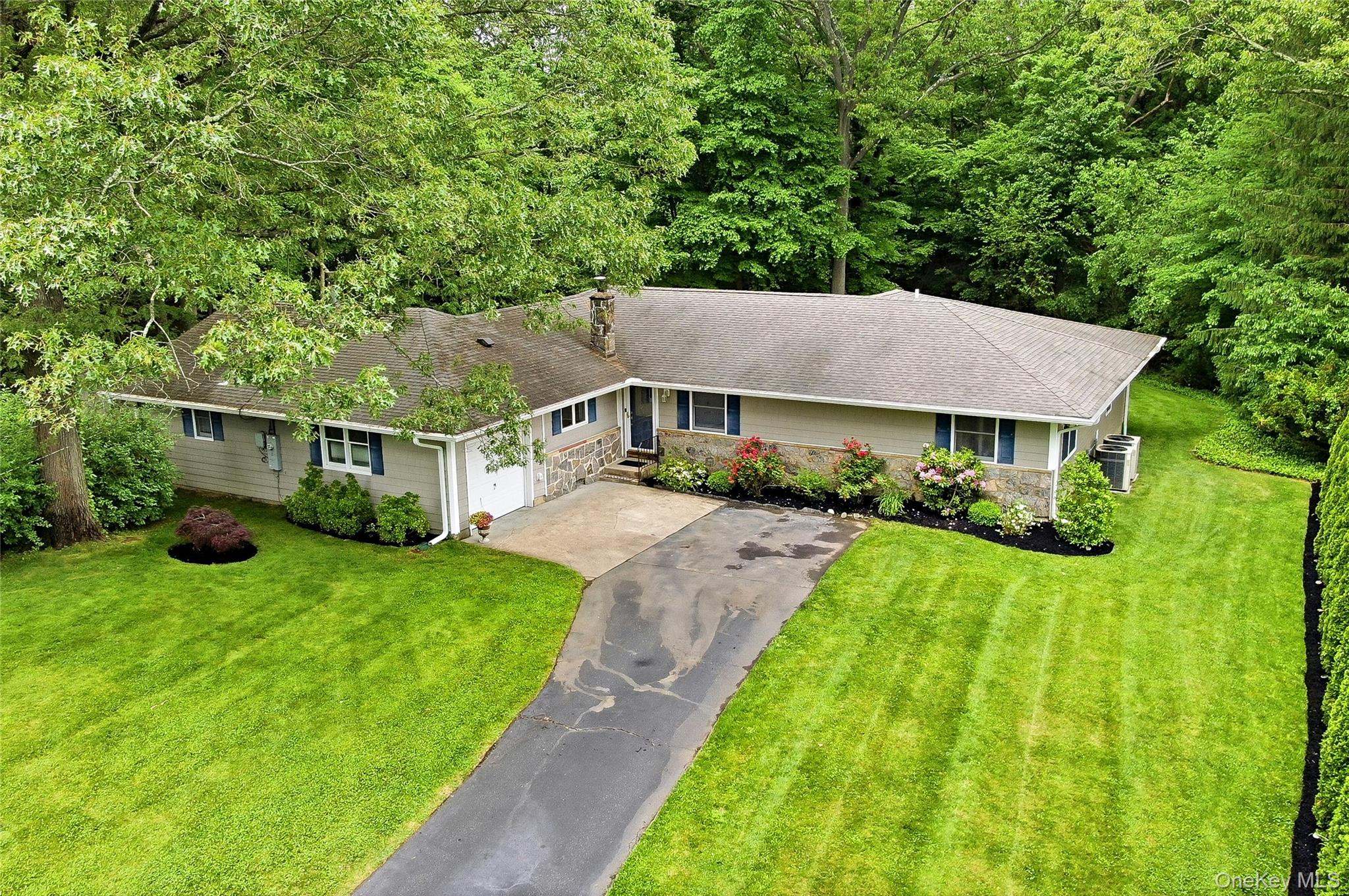 25 Edcris Lane Huntington, NY 11743 - Photo 37 of 40 Aerial View