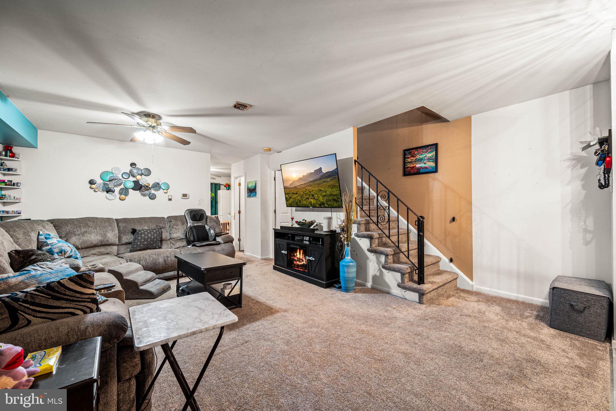 1404 Walnut Ridge Drive Pottstown, PA 19464 - Photo 5 of 19 Living Room Looking Toward Kitchen