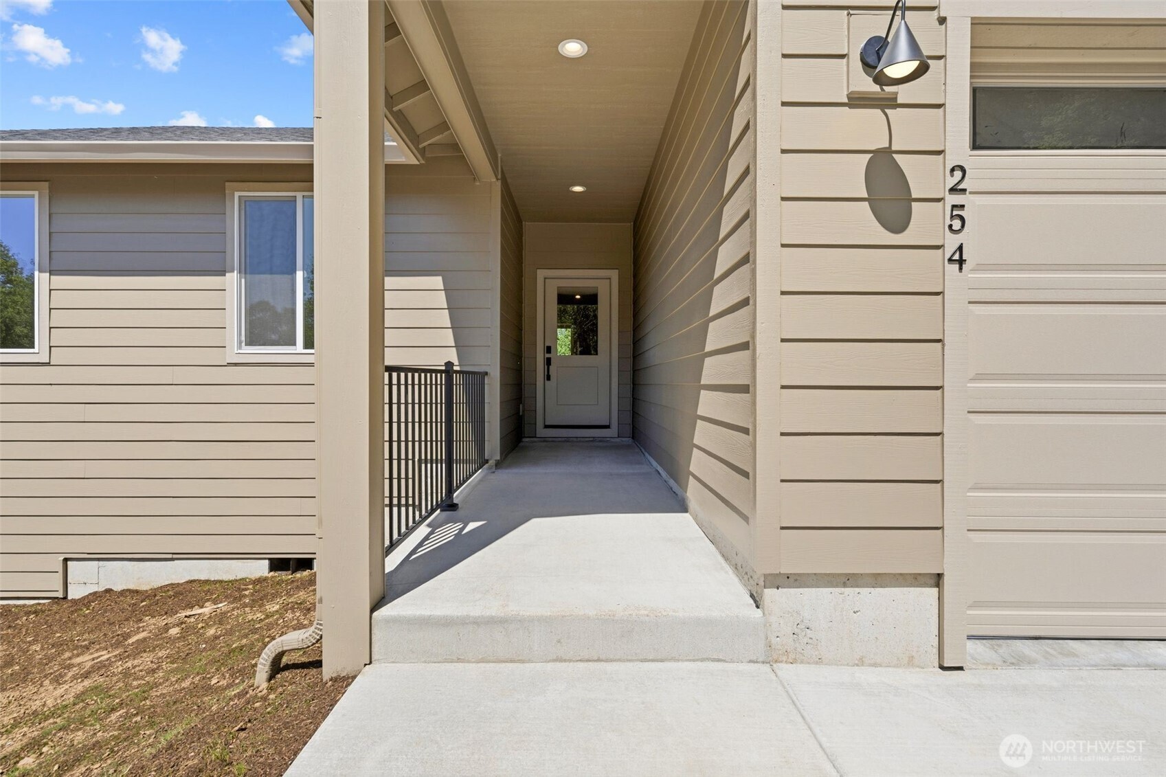 254 Windy Ridge Drive Longview, WA 98632 - Photo 6 of 27 a view of entryway
