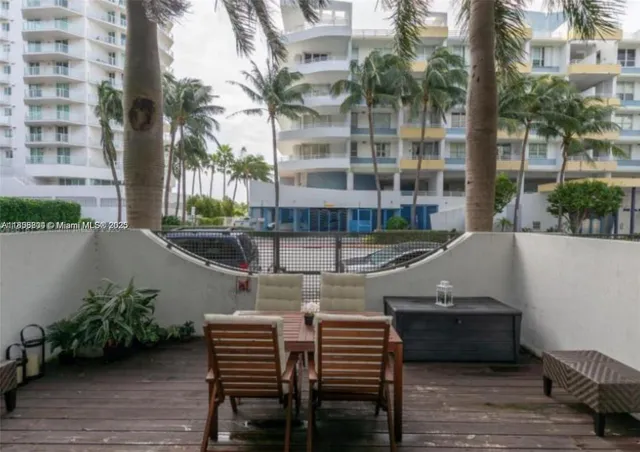 $5,400 | 6000 Collins Avenue, Unit 146, Miami Beach, FL 33140