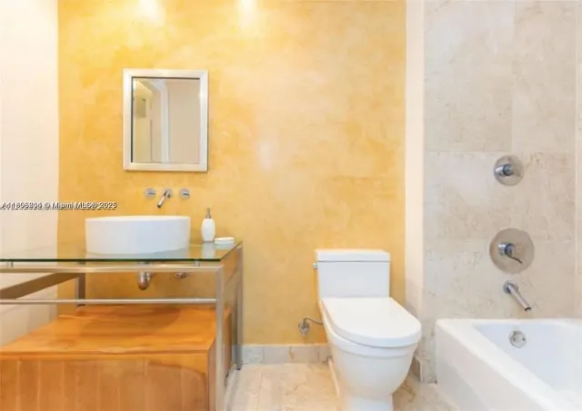 $5,400 | 6000 Collins Avenue, Unit 146, Miami Beach, FL 33140