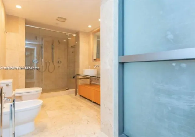 $5,400 | 6000 Collins Avenue, Unit 146, Miami Beach, FL 33140