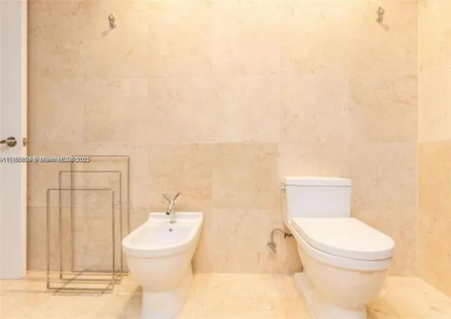 $5,400 | 6000 Collins Avenue, Unit 146, Miami Beach, FL 33140