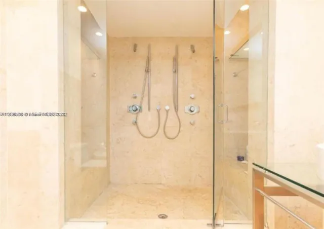 $5,400 | 6000 Collins Avenue, Unit 146, Miami Beach, FL 33140