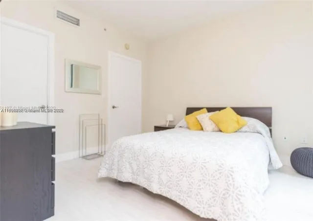 $5,400 | 6000 Collins Avenue, Unit 146, Miami Beach, FL 33140