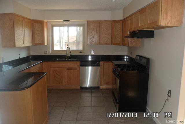 35293 Ash Road New Boston, MI 48164 - Photo 15 of 28 KITCHEN