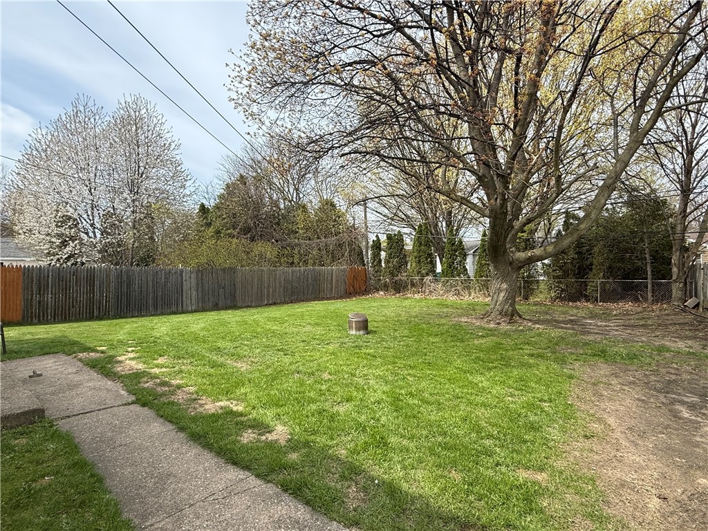 128 Mc Call Road Rochester, NY 14616 - Photo 4 of 9