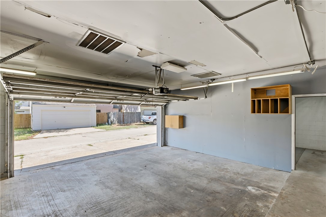 904 Bob White Street Bryan, TX 77802 - Photo 31 of 36 a view of a garage