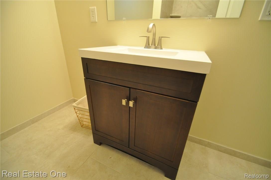 1640 Bretton Drive North Rochester, MI 48309 - Photo 27 of 42 23.JPG