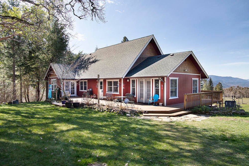 1629 Slagle Creek Road Grants Pass, OR 97527 - Photo 4 of 37 25
