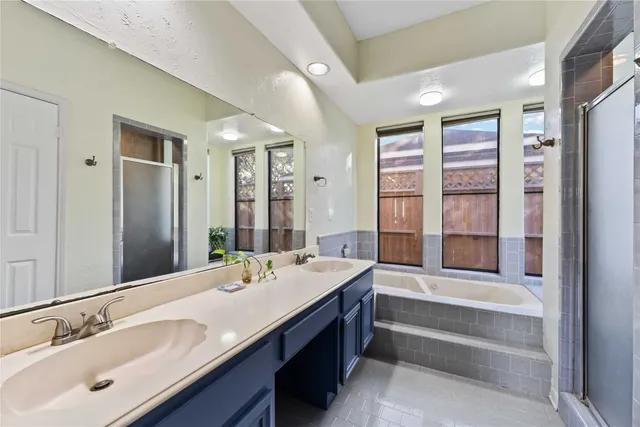 a view of backyard with tub and entertaining space