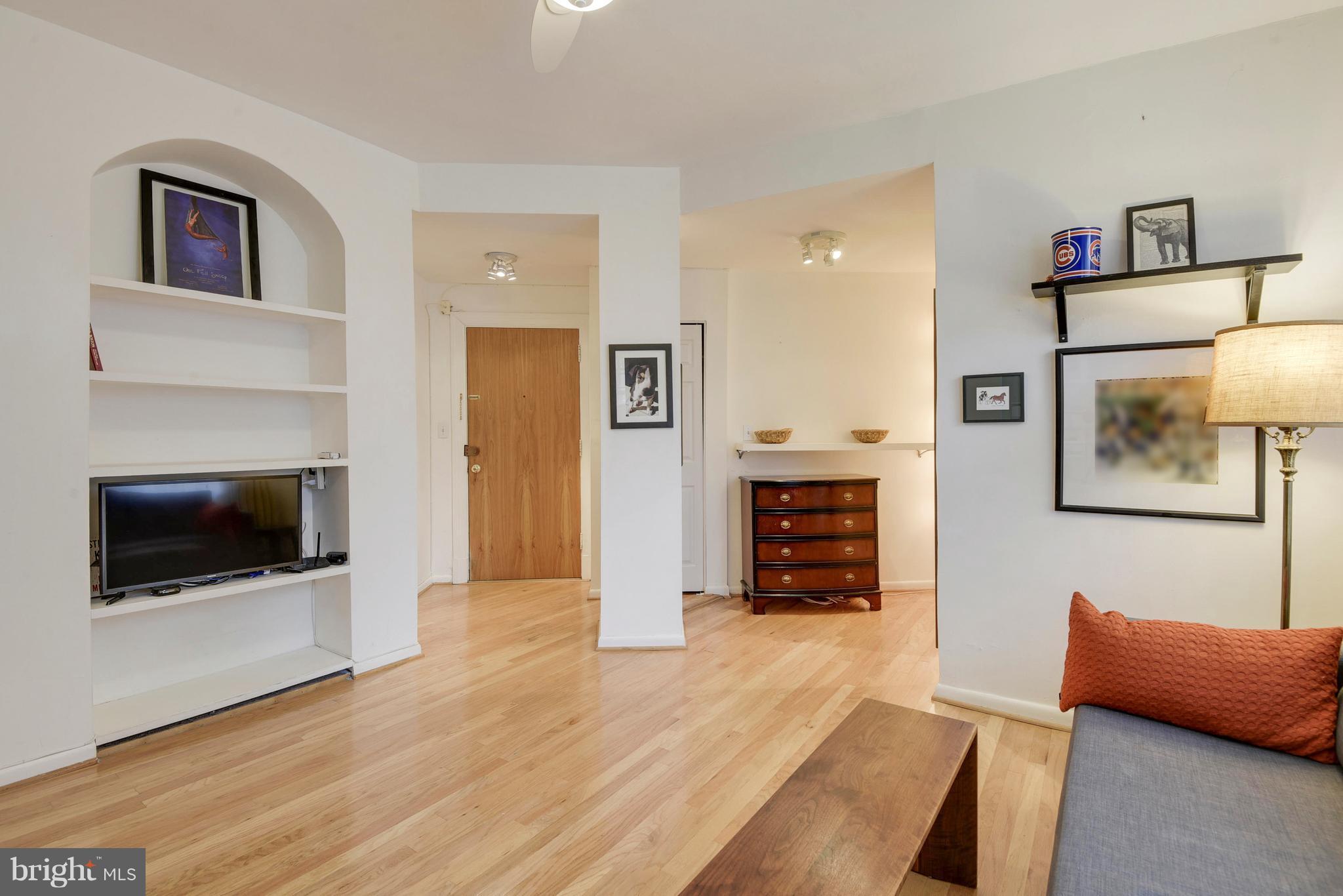 2707 Adams Mill Road Northwest, Unit 110 Washington, DC 20009 - Photo 4 of 27 Sweet Studio w Nook & Built-In Bookcase