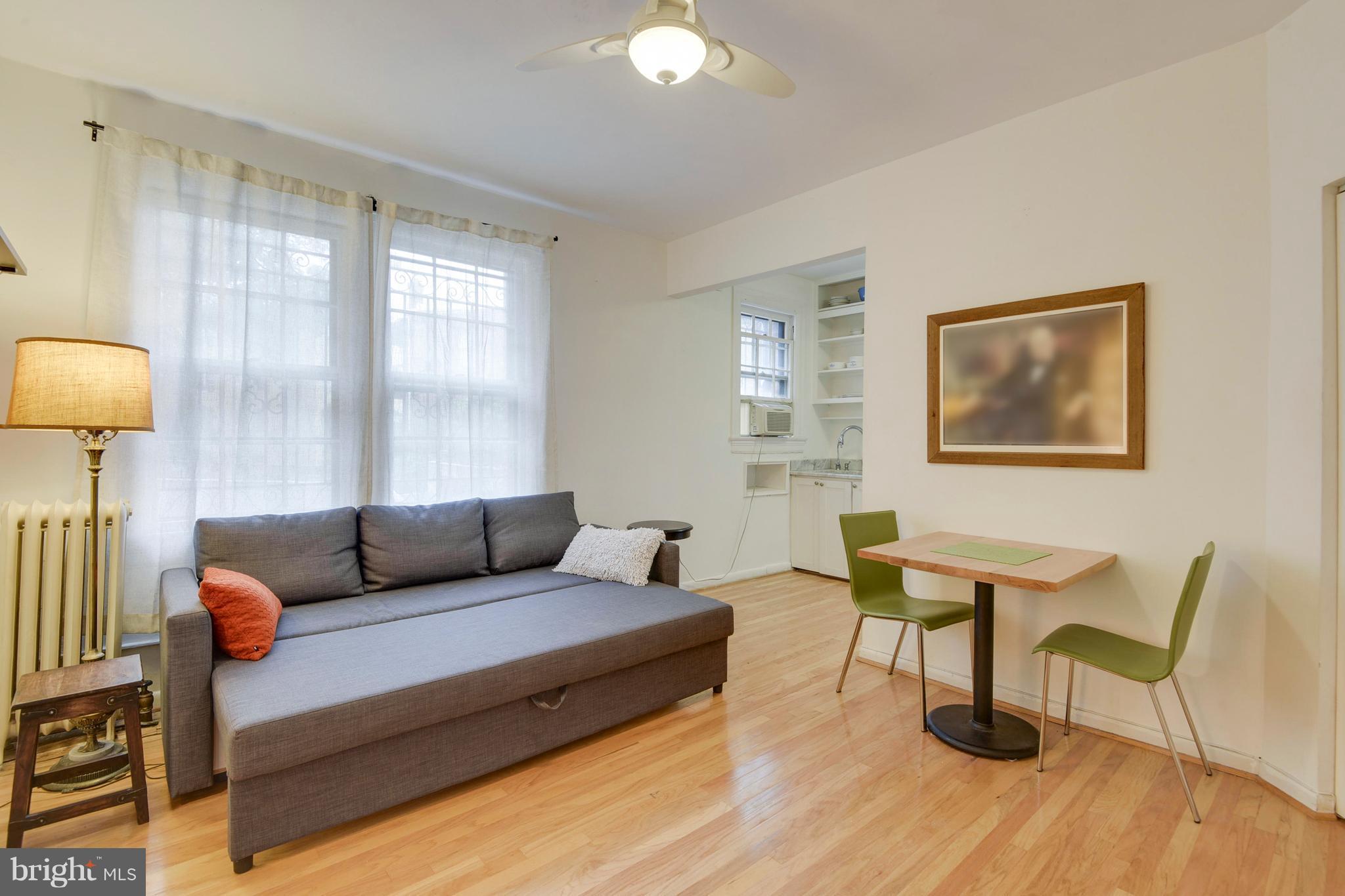 2707 Adams Mill Road Northwest, Unit 110 Washington, DC 20009 - Photo 8 of 27 et Voila - Sleeping Area