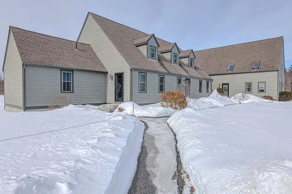 $2,500 | 35 Montrose Drive, Stratham, NH 03885