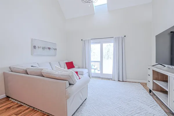 $2,500 | 35 Montrose Drive, Stratham, NH 03885