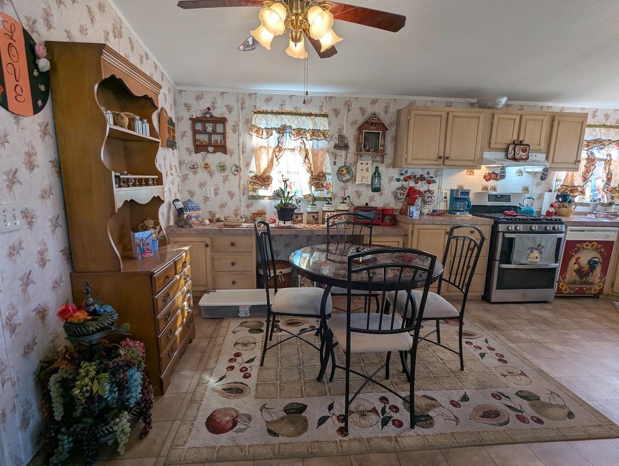 435 32 Road, Unit 405 Clifton, CO 81520 - Photo 5 of 26 a view of a dining room kitchen and a window