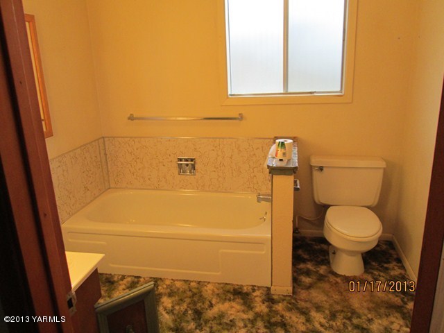 110 Charvet Road Grandview, WA 98930 - Photo 7 of 9 a bathroom with a toilet
