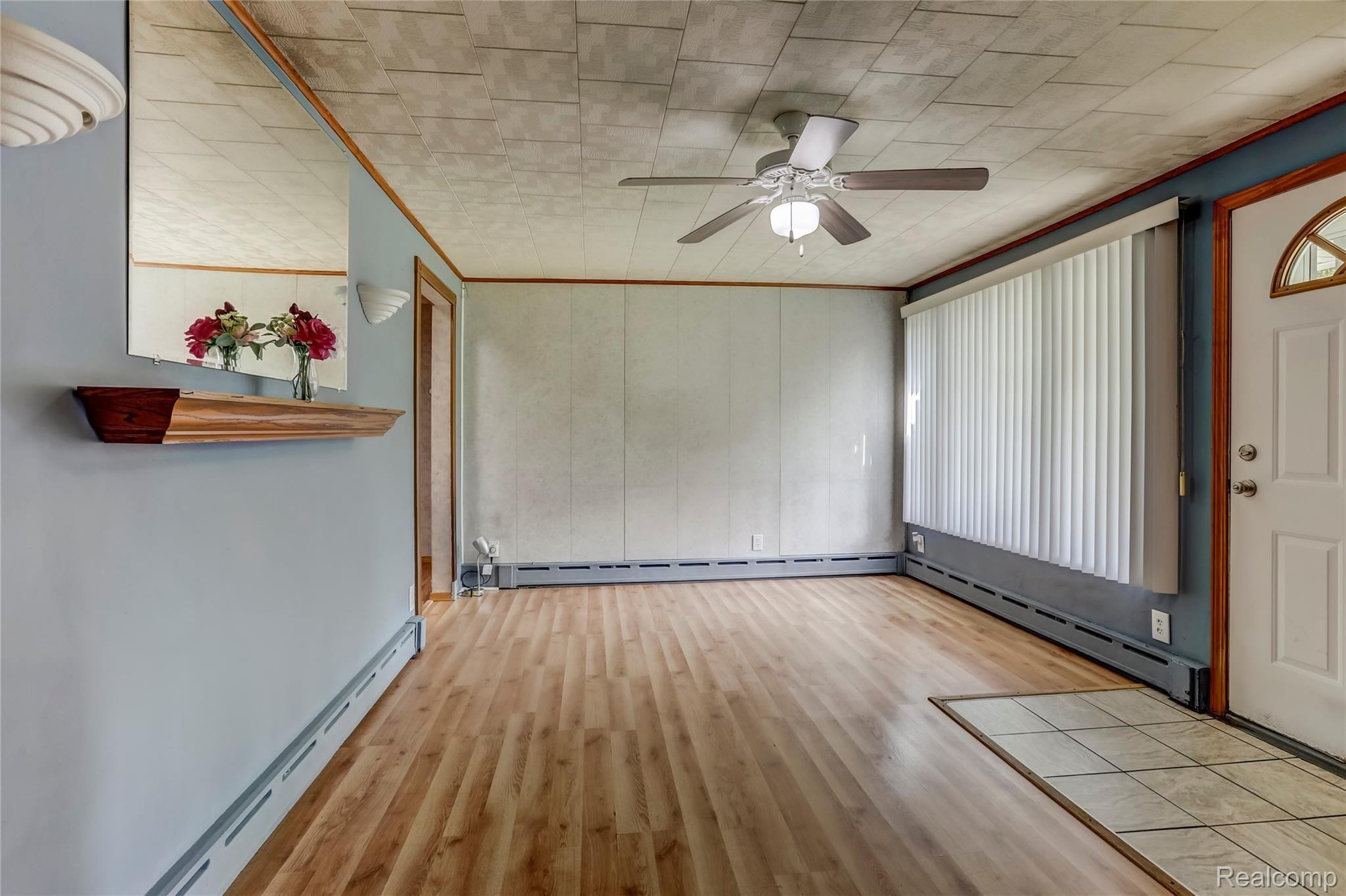 160 Polvadera Street Commerce Township, MI 48382 - Photo 6 of 26 160 Polvadera Street, Commerce Charter Township, MI-7-FULL.jpg