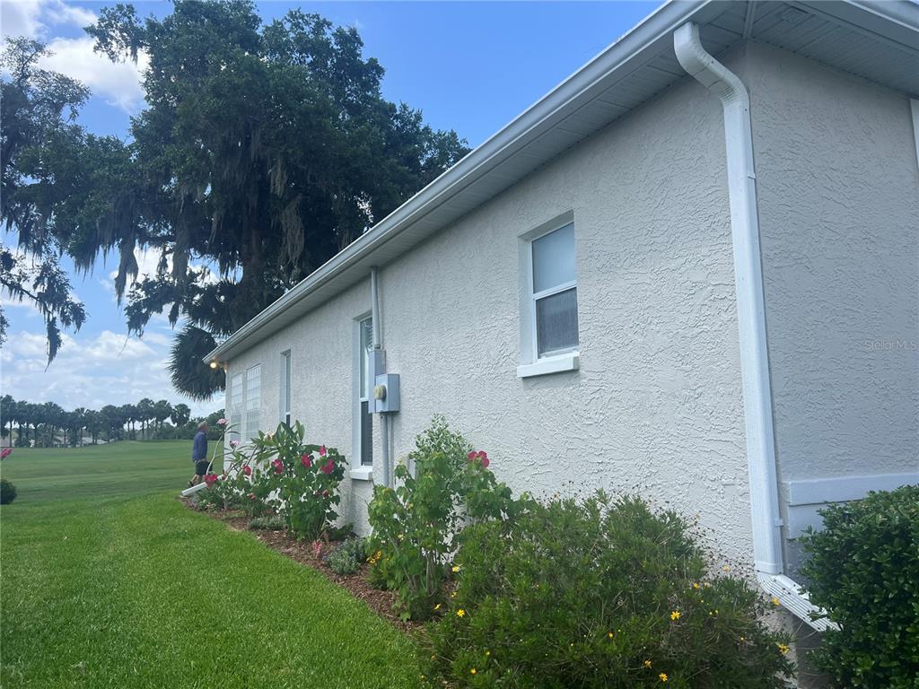 2515 Northwest 53rd Avenue Road Ocala, FL 34482 - Photo 76 of 94 a backyard of a house with plants and large tree