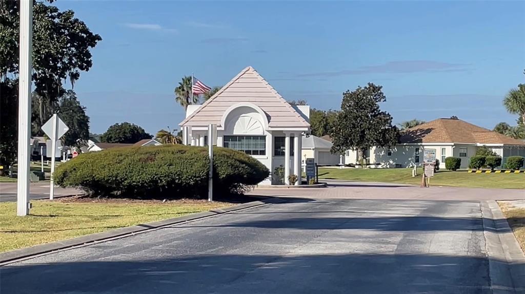 2515 Northwest 53rd Avenue Road Ocala, FL 34482 - Photo 84 of 94 a front view of a house with a yard