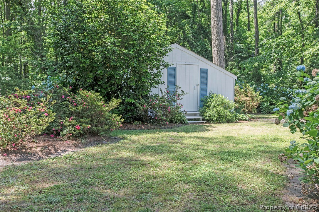 175 Seaside Way Gwynn, VA 23076 - Photo 43 of 48 a backyard of a house with plants and large trees