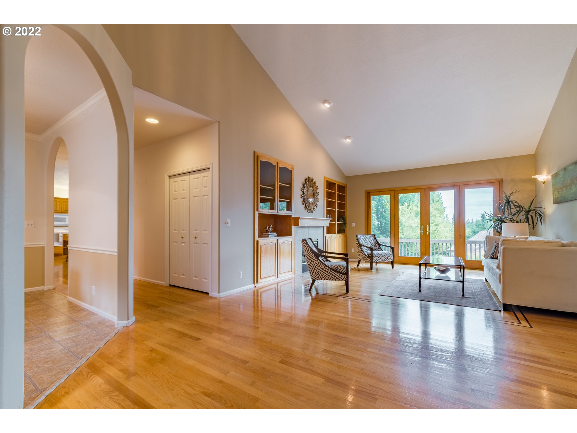 3063 Wintercreek Drive Eugene, OR 97405 - Photo 2 of 30 Living Room/Entrance