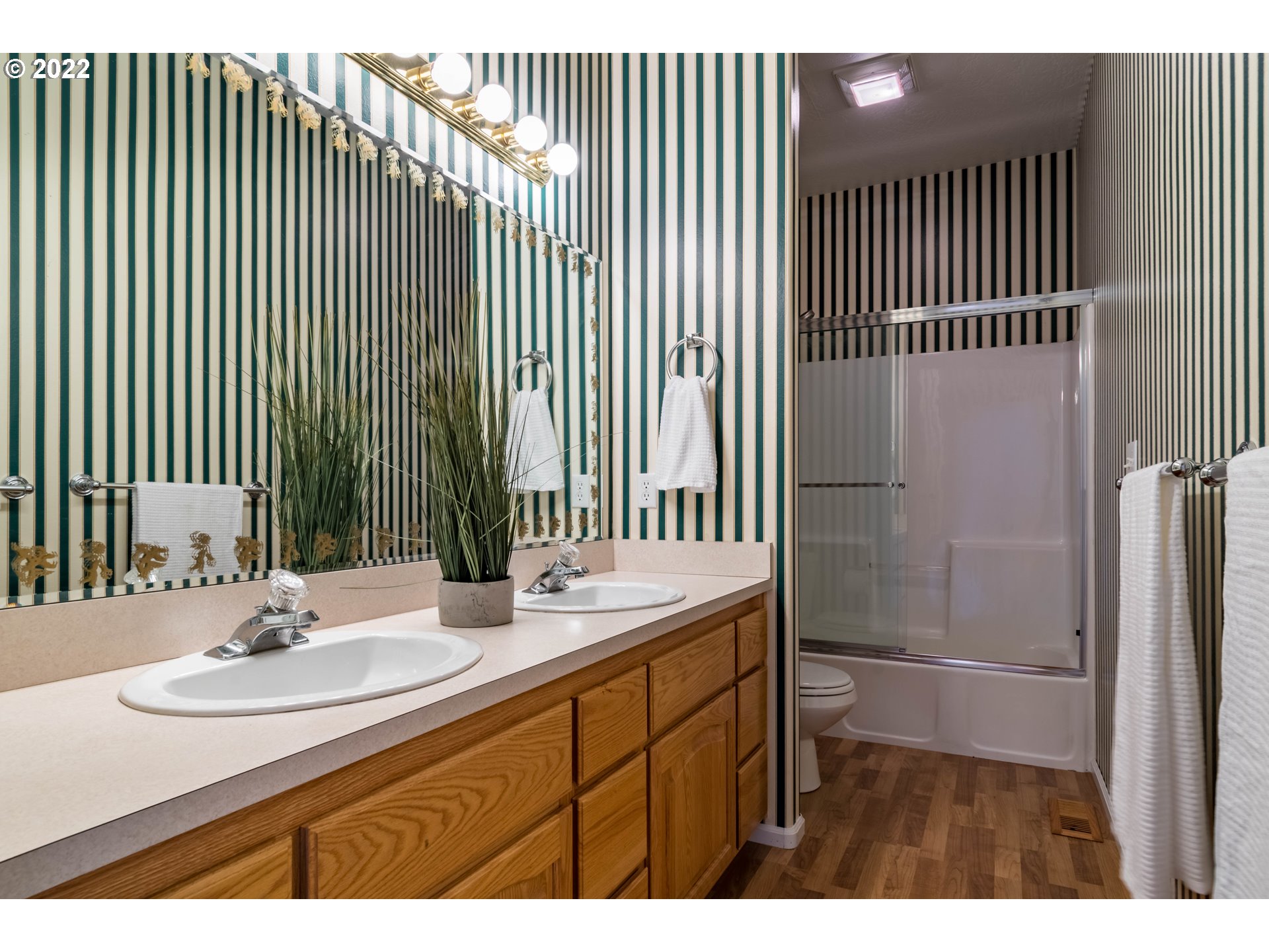 3063 Wintercreek Drive Eugene, OR 97405 - Photo 23 of 30 Bathroom