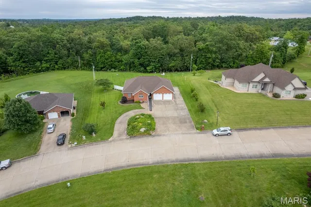$399,000 | 28 Spring Lake Road, Perryville, MO 63775