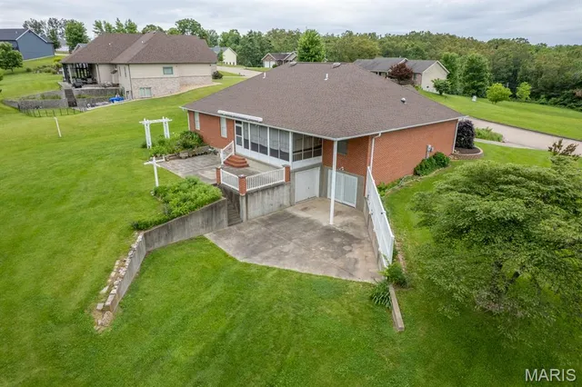 $399,000 | 28 Spring Lake Road, Perryville, MO 63775