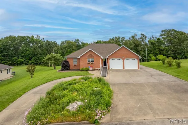 $399,000 | 28 Spring Lake Road, Perryville, MO 63775