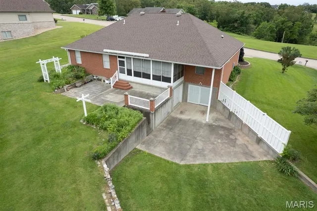 $399,000 | 28 Spring Lake Road, Perryville, MO 63775