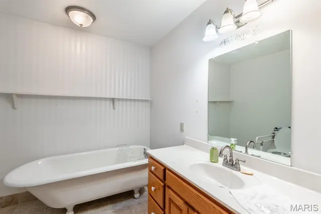 $399,000 | 28 Spring Lake Road, Perryville, MO 63775