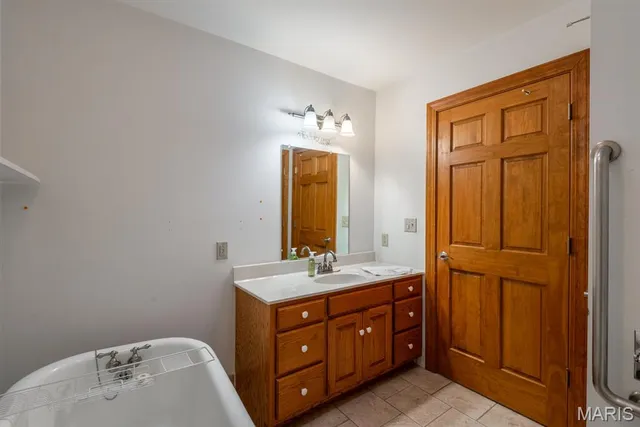 $399,000 | 28 Spring Lake Road, Perryville, MO 63775