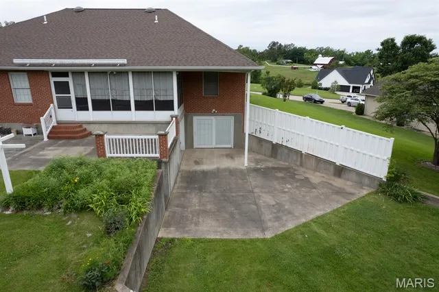 $399,000 | 28 Spring Lake Road, Perryville, MO 63775