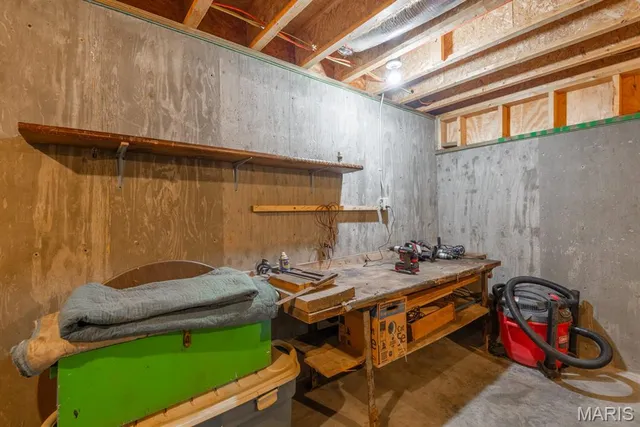 $399,000 | 28 Spring Lake Road, Perryville, MO 63775