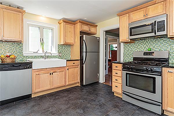 5 Dianne Road Medford, MA 02155 - Photo 5 of 15 Gallery Image 5