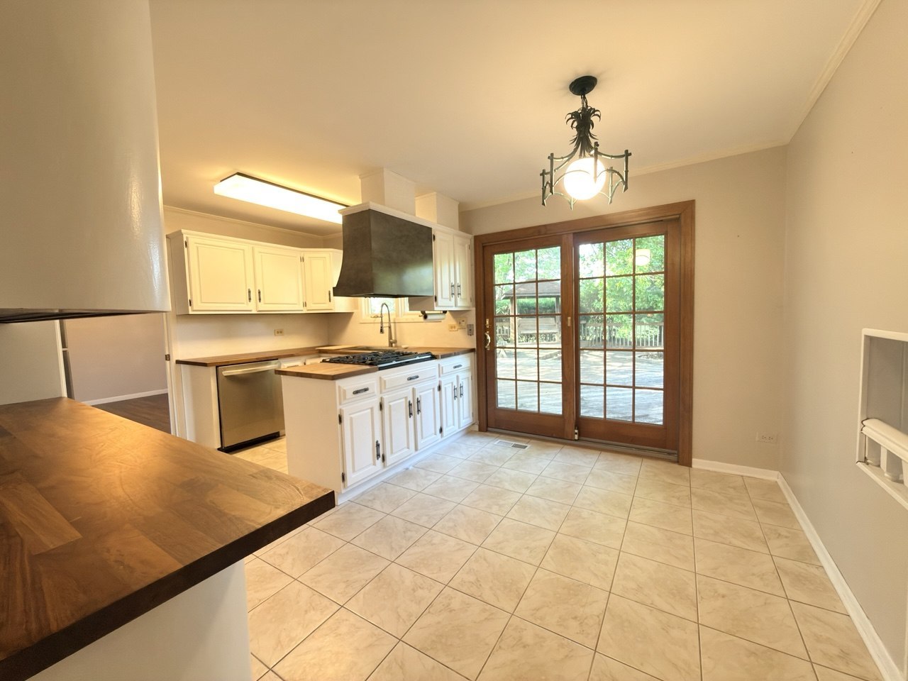 7826 Dunham Road Downers Grove, IL 60517 - Photo 9 of 28
