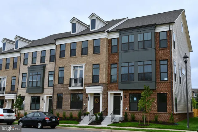 $3,300 | 43229 Clarendon Square, Ashburn, VA 20148