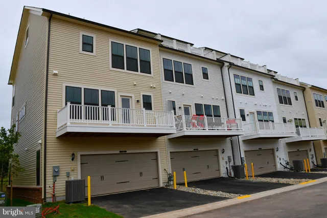 $3,300 | 43229 Clarendon Square, Ashburn, VA 20148