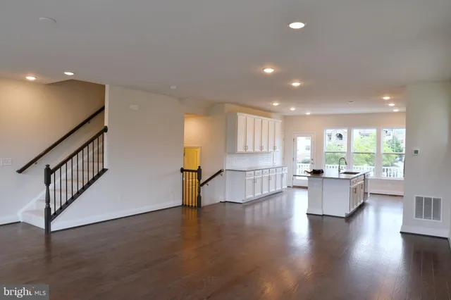 $3,300 | 43229 Clarendon Square, Ashburn, VA 20148