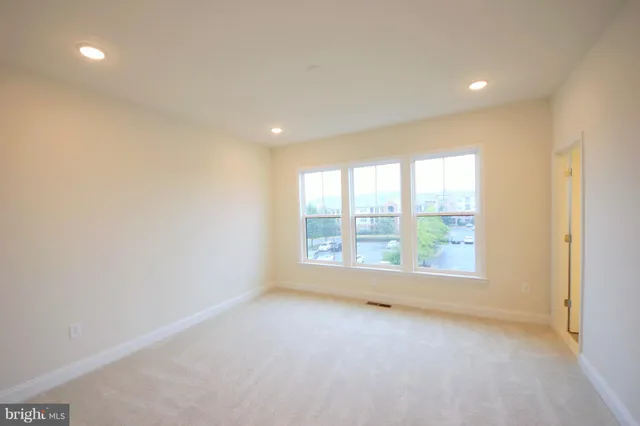 $3,300 | 43229 Clarendon Square, Ashburn, VA 20148