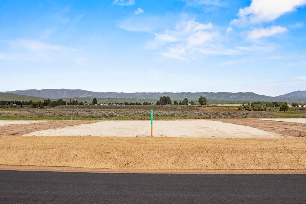 L8-b2 L8-b2 River, Unit 8 Cascade, ID 83611 - Photo 3 of 9 Paved Road Access