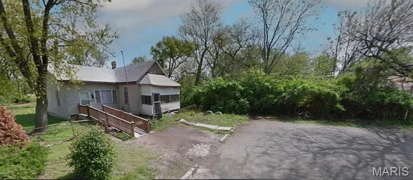 $12,900 | 3027 College Avenue, East St. Louis, IL 62205