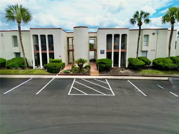 $169,000 | 524 Orange Drive, Unit 11, Altamonte Springs, FL 32701