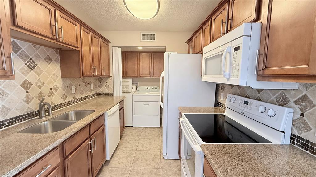 524 Orange Drive, Unit 11 Altamonte Springs, FL 32701 - Photo 5 of 27