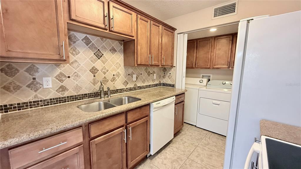 524 Orange Drive, Unit 11 Altamonte Springs, FL 32701 - Photo 7 of 27