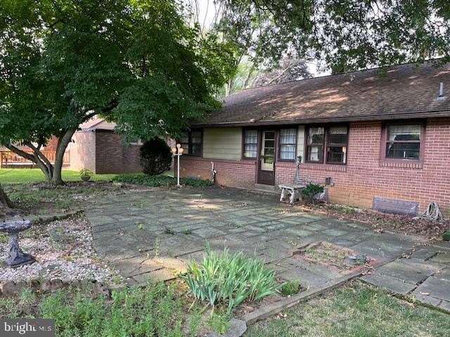 705 North Waverly Street Reading, PA 19607 - Photo 4 of 17 Rear Patio